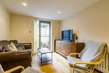 2 bed house, Ropewalk Court, Arboretum, Nottingham, NG15AD - Image 2